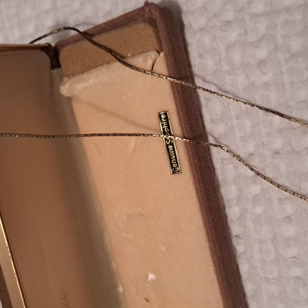 Elegant Necklace - Picture 5 of 6